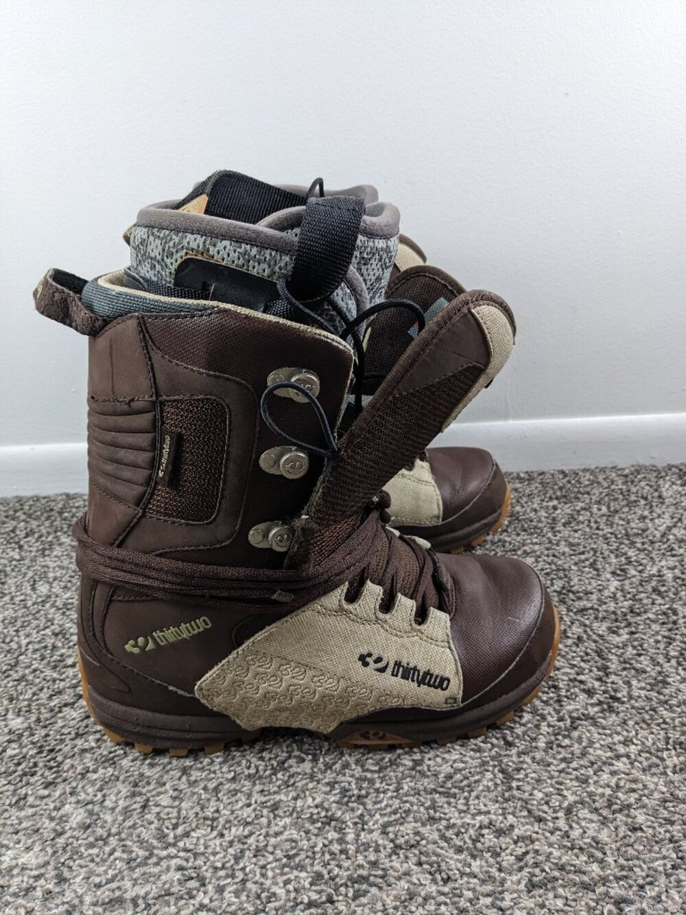 ThirtyTwo 32 Lashed Snowboard Boots Men's Size 11 Brown/Cream Traditional Lace